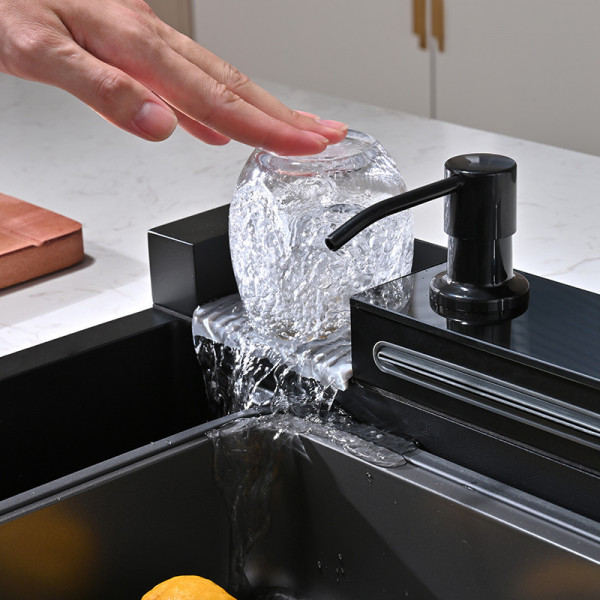 Кухонная мойка водопад Willda черная/Nano Black 68x46x22 см с панелью и двумя водопадами (561137022)